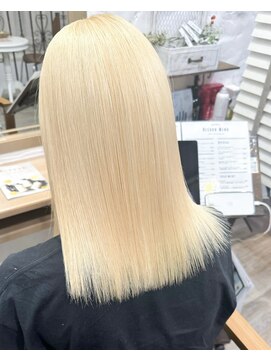 ラウラアンドロー(LAURA&RO) 【抜きっぱなしブロンド】