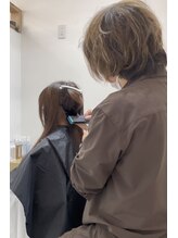 薬剤塗布やアイロンワークも素早く丁寧に行います