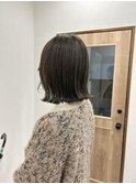 ブリーチなしの透明感カラーカーキグレージュ外はねボブ