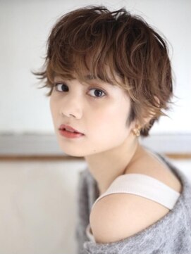 コム(com by neolive) 外ハネランダムショート3