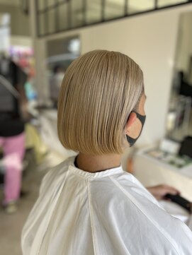 ミングルクラーロヘアー(MINGLE CLARO hair) ホワイトベージュ