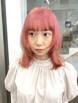 ウルフカットレイヤーカットハイトーンピンクカラー