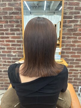 山野愛子美容室 銀座店 切りっぱなしミディアム/外ハネミディアム×オリーブベージュ