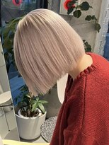 ソル ジングウマエ(SOL JINGUMAE) タッセルボブ切りっぱなしボブミルクティーベージュ外ハネボブ