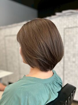 アコロン 武蔵小杉(acoron.) 後頭部ふんわり×襟足タイトの丸みショート