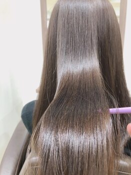 ラナホンジン(Lana HONJIN)の写真/髪質を見極め、多種多様な商材から最適なケアをご提案♪豊富なトリートメントで憧れの美髪へ導く☆
