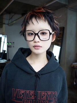 ギークス(GEEKS) 【GEEKS渋谷】バズカット/デザインカラー/ピクシーカット/オン眉