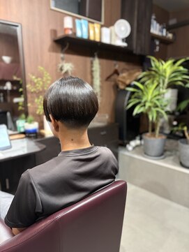 アオイ(Aoi) 酸性ストレートで扱いやすく♪ショートマッシュの艶髪スタイル