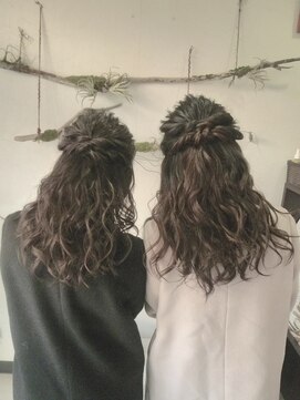 ヘアセットサロンエッジ(Edge) 双子ツイストハーフアップ