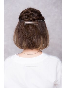 スタジオ 渋谷 原宿(Stujio) ポンパドールのボブスタイルアレンジ