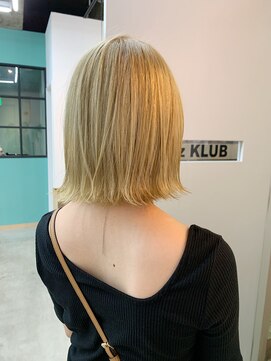 キューズ クラブ(cuz KLUB) 【cuzKLUB】外はねボブ×シルキーベージュ