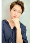 明るめアッシュブラウンで魅せる、柔らかアップパングショート