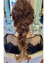 トゥエンティ(twenty)&nbsp;後れ毛可愛いアレンジ