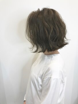 アテナ 六本松店(ATENA) 切りっぱなしボブ/オリーブグレージュ/波巻きウェーブ