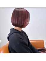 ヘアーズ ブランカ(hair s Branca) ハイライトカラーが活きるピンクレッドボブ