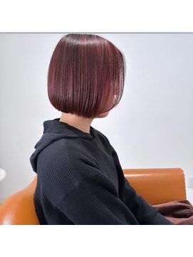 ヘアーズ ブランカ(hair s Branca) ハイライトカラーが活きるピンクレッドボブ