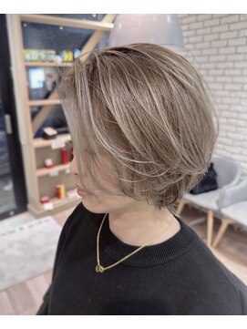 アース オーセンティック アクロスプラザ 与次郎店(EARTH Authentic) ハイトーングレージュ