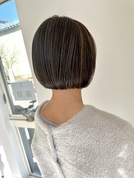 リノア 鵠沼海岸(LINOA) デザインカラー/レイヤーカット/ウェットヘア/オリーブベージュ