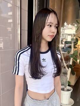 ロジックマジック(Logic Magic) 揺れる毛先が大人可愛いローレイヤー