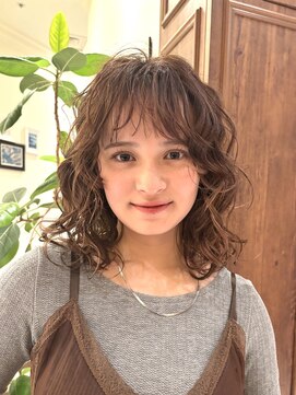 #20代30代ミディアムレイヤーくびれニュアンスゆるふわウェーブ