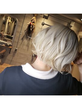 アットティー 金沢文庫(at tee...) 【ブロンドボブ】ブリーチ2～3回