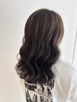 リリー 日吉(Lily)&nbsp;◯動きのあるハイライトスタイル