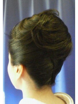 ヘアーメイクソワレ(Soiree) 夜会巻き