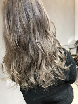 ジーナ(XENA) シルバーホワイト