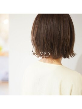 ダヴィ(DOVEY) 【DOVEY】あごラインのミニマムな切りっぱなしボブ。