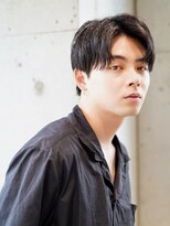 ライラ(Lyla)&nbsp;ナチュラル　簡単スタイリング　刈らないツーブロセンターパート