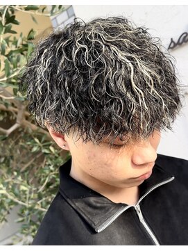 サロン ド ロイ(Salon de Roi) ツイストスパイラルホワイトメッシュパーマ神戸三宮関西大阪