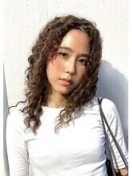 ラブ ロック Love' Lock セミロングのスパイラルパーマ・