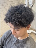 カシェ シモムラ(Cashe'e SHIMOMURA)&nbsp;センターパートニュアンスフェザーシャドウスパイラルツイスパ