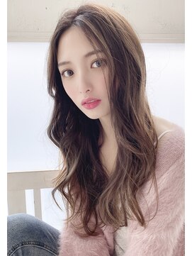 ソワリー 栄(THOiRY) 小顔カットが得意なスタイリストby坂元