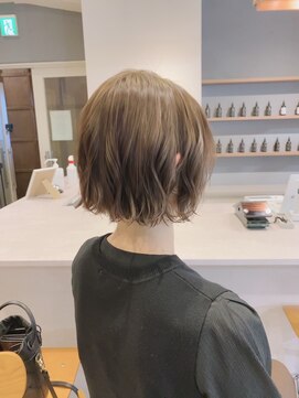 フランチェスカドット(francesca.) アッシュミルクティー×切りっぱなしボブ【竹中慎治】梅田