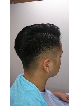 ヴェルデ シンバシ(VERDE SHINBASHI) バーバースタイルフェード 七三パート ビジネス ベリーショート