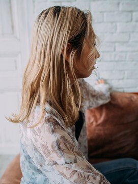 エイル 上大岡店(aile) ミディアムレイヤースタイル[上大岡駅]