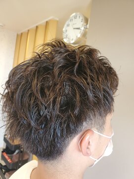 グロウ ツクバ(GLOW TSKUBA) メンズのナチュラルパーマ