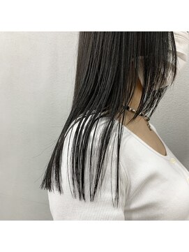 エモ(emo.) ぱつんとミディ × アッシュブラック