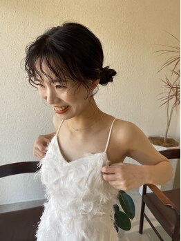 キュー(que)の写真/お呼ばれヘアや結婚式の２次会に…ナチュラルなアレンジで、普段の自分とは違うあなたを演出