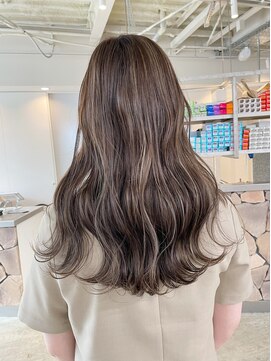 ファンド 千葉(fand) 透明感グレージュ/ミディアムレイヤーカット/似合わせカット