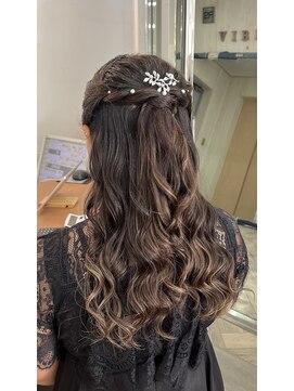 バイブアンドアネックス(VIBE & ANNEX) ハーフアップアレンジ