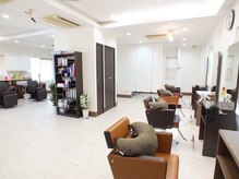 広々空間の落ち着いた店内。ゆっくりと静かに過ごせます。