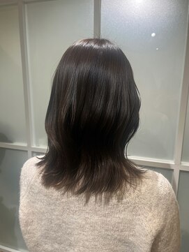 オリーブグレージュ