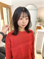 ミーナ バイ アーバン(Meena by urban.)&nbsp;【Meenaハザマ】レイヤーが可愛い！やわらかいミディアムウルフ