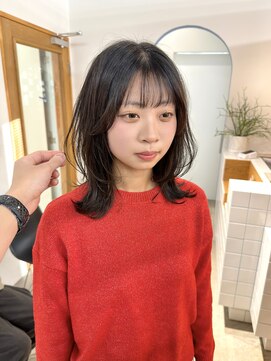 ミーナ バイ アーバン(Meena by urban.) 【Meenaハザマ】レイヤーが可愛い！やわらかいミディアムウルフ