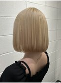 顔周りレイヤーイメチェンミルクティーベージュぱっつんボブ