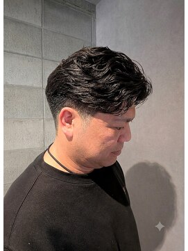 ワンワンオー バーバーショップ コンチネンタル(@110 BARBER SHOP continental) ツーブロックショートビジネスショート海外風センターパート