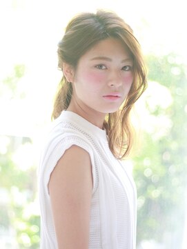 クィーンズガーデンバイケーツーギンザ(QUEEN’S GARDEN by K two GINZA) [K-two銀座]ねじり夏のヘアアレンジ