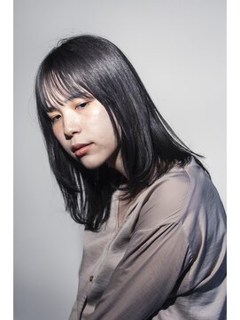 ハチジュウイチプラスワン 神楽坂(81+1) つやつやシルバーニュアンスヘア